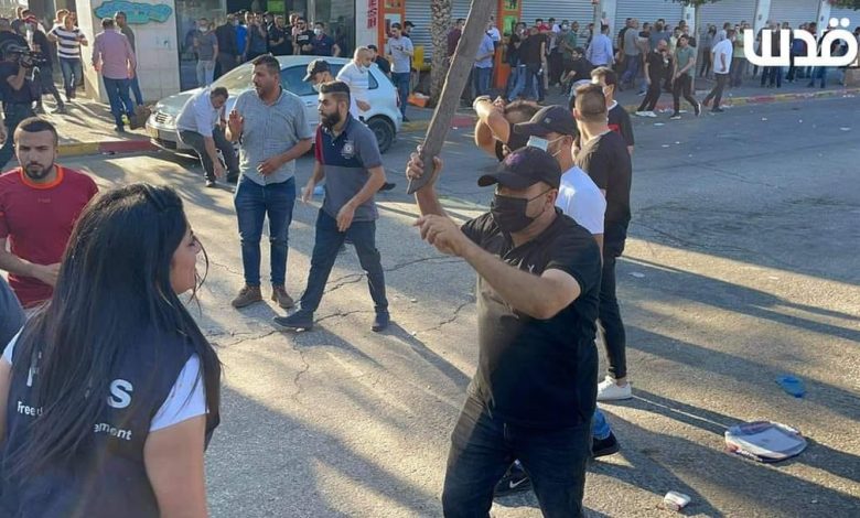 صورة انتهاكات صارخة  لحرية العمل الإعلامي