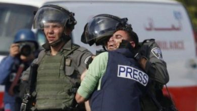 صورة الأورومتوسطي: إسرائيل تمنع صحفيين فلسطينيين من السفر بشكل غير قانوني